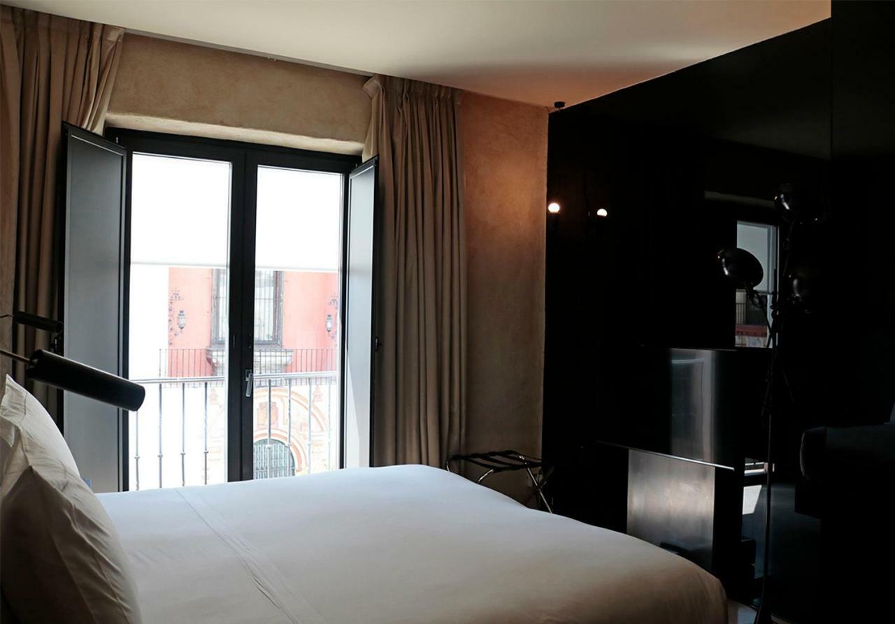 Eme Catedral Mercer Hotel Sevilla Dış mekan fotoğraf A room at the hotel