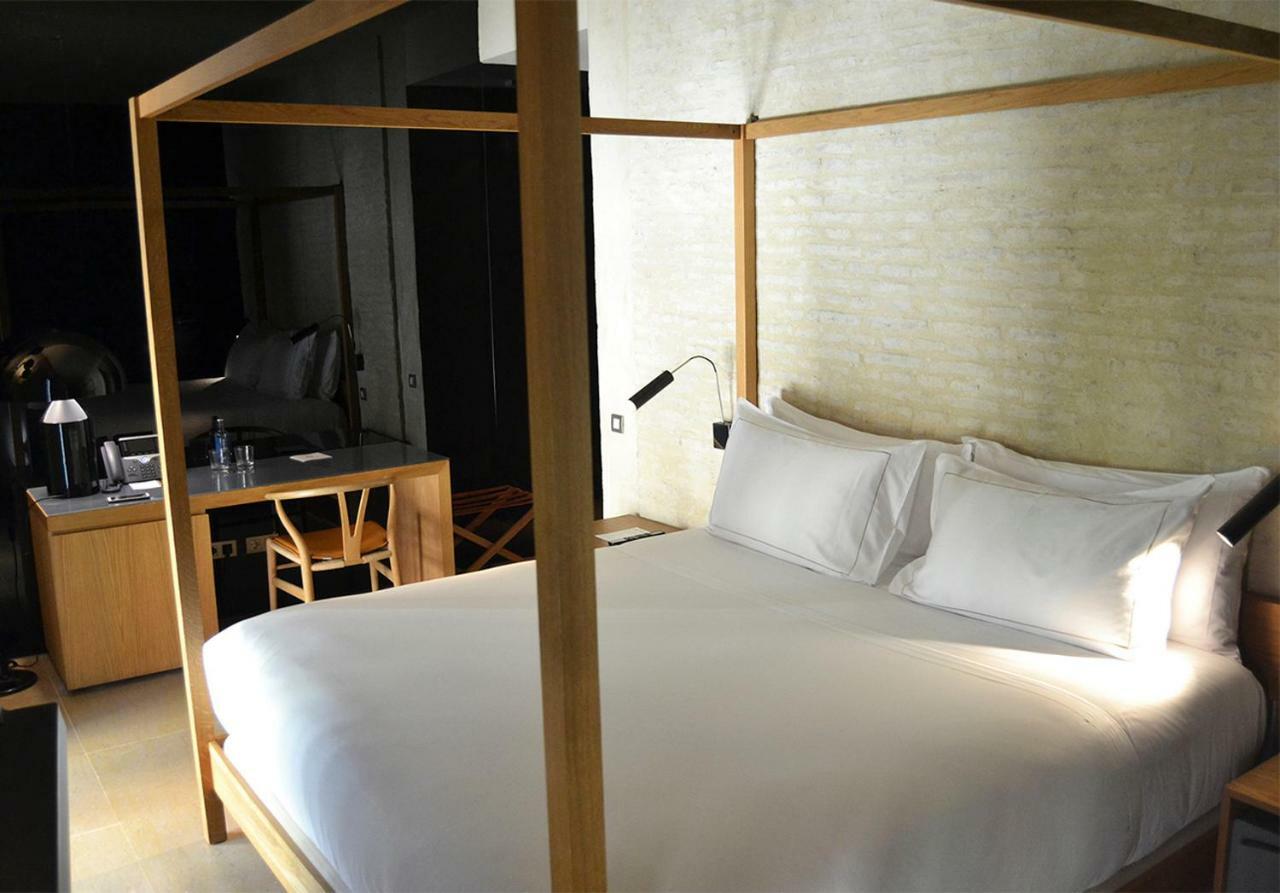 Eme Catedral Mercer Hotel Sevilla Dış mekan fotoğraf A room at the hotel
