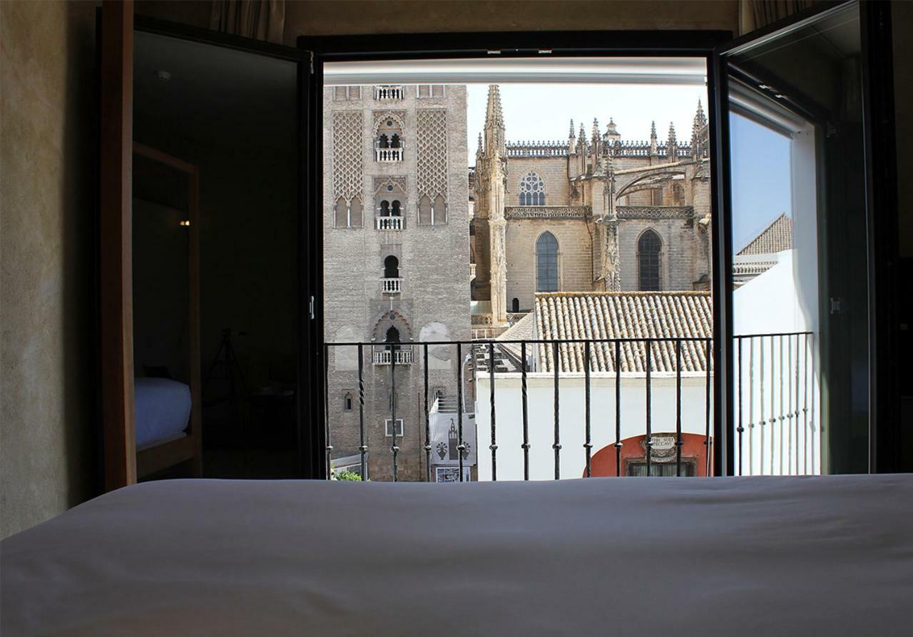 Eme Catedral Mercer Hotel Sevilla Dış mekan fotoğraf View of the Cathedral of Seville from the hotel