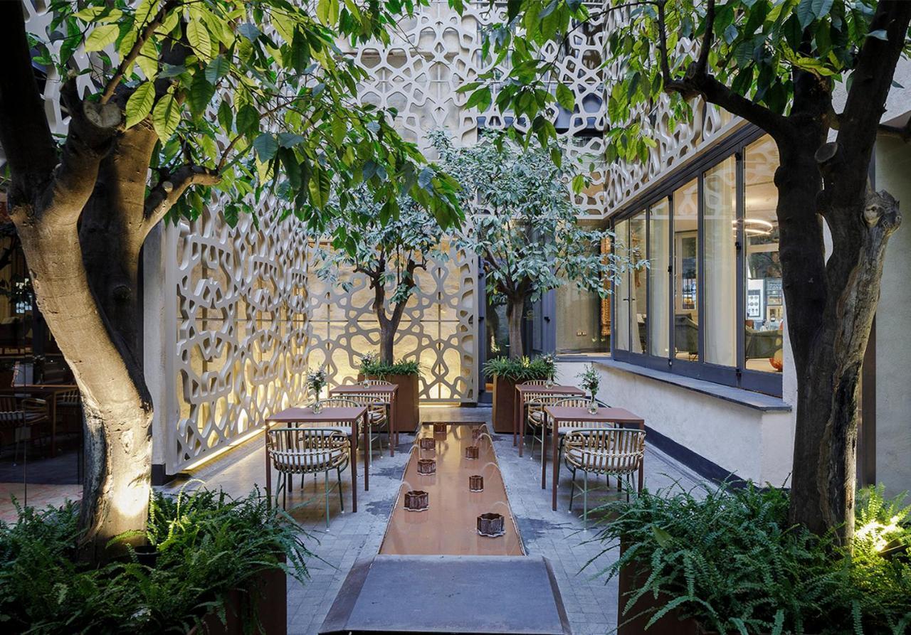 Eme Catedral Mercer Hotel Sevilla Dış mekan fotoğraf The courtyard at the hotel