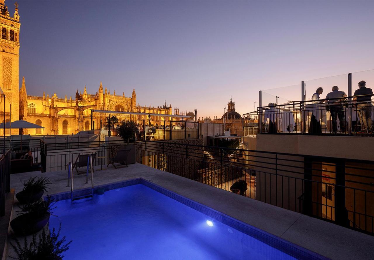 Eme Catedral Mercer Hotel Sevilla Dış mekan fotoğraf Rooftop pool at Hotel Casa 1800