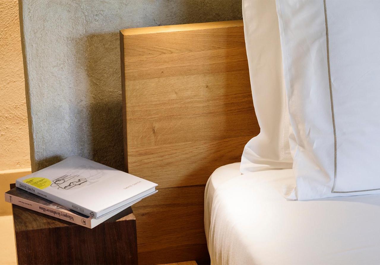 Eme Catedral Mercer Hotel Sevilla Dış mekan fotoğraf A bed with a duvet